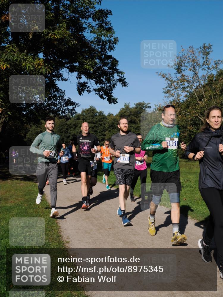 28.09.2025 - 33. Volkslauf durch das schöne Alstertal Fabian Wolf http://msf.ph/oto/8975345 28.09.2025 10:36:24 Laufen 3935, 3070, 3951 meine-sportfotos.de