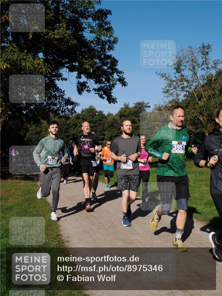 28.09.2025 - 33. Volkslauf durch das schöne Alstertal Fabian Wolf http://msf.ph/oto/8975346 28.09.2025 10:36:24 Laufen 3348, 3935, 3070, 3951 meine-sportfotos.de