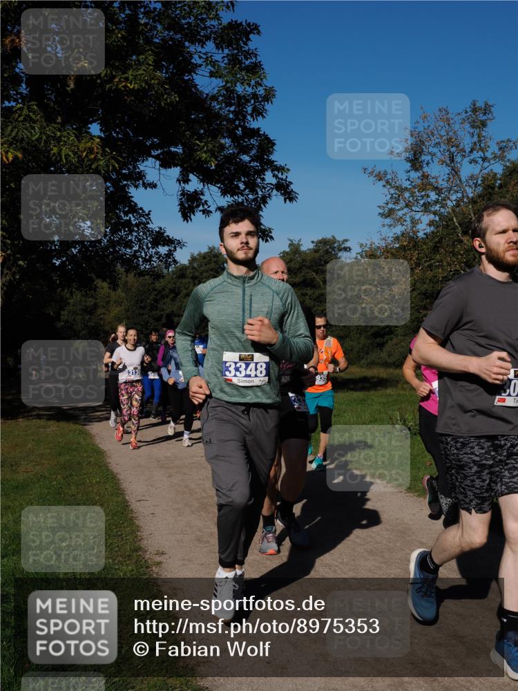 28.09.2025 - 33. Volkslauf durch das schöne Alstertal Fabian Wolf http://msf.ph/oto/8975353 28.09.2025 10:36:25 Laufen 3130, 3348, 30 meine-sportfotos.de
