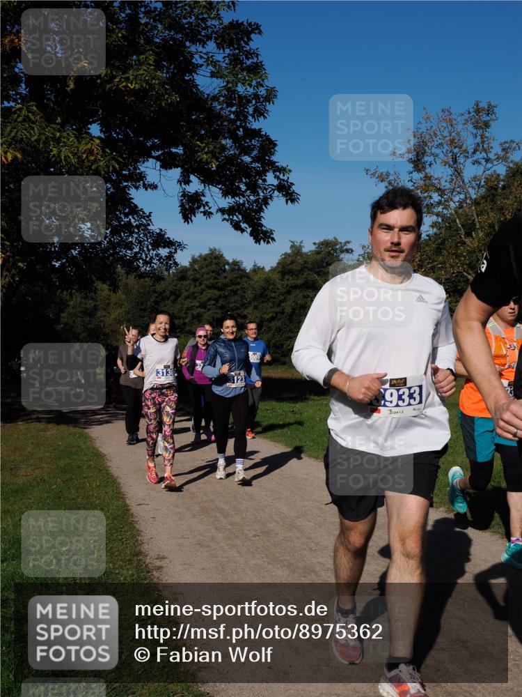 28.09.2025 - 33. Volkslauf durch das schöne Alstertal Fabian Wolf http://msf.ph/oto/8975362 28.09.2025 10:36:27 Laufen 3130, 123, 3009, 933 meine-sportfotos.de