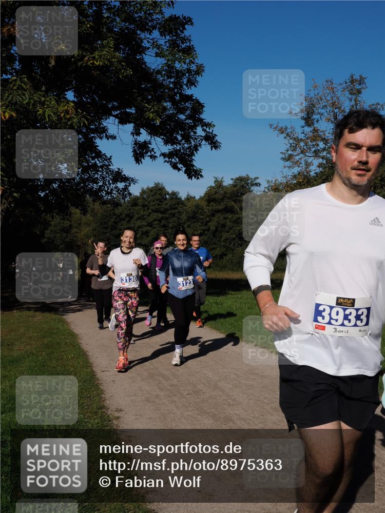 28.09.2025 - 33. Volkslauf durch das schöne Alstertal Fabian Wolf http://msf.ph/oto/8975363 28.09.2025 10:36:27 Laufen 3130, 3123, 3933 meine-sportfotos.de