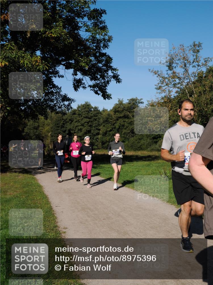 28.09.2025 - 33. Volkslauf durch das schöne Alstertal Fabian Wolf http://msf.ph/oto/8975396 28.09.2025 10:36:31 Laufen 3338, 3397 meine-sportfotos.de