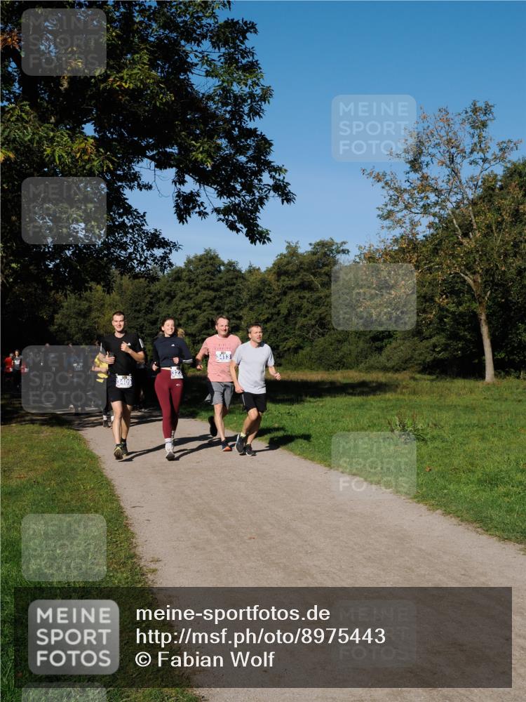 28.09.2025 - 33. Volkslauf durch das schöne Alstertal Fabian Wolf http://msf.ph/oto/8975443 28.09.2025 10:36:39 Laufen 3409, 3413 meine-sportfotos.de