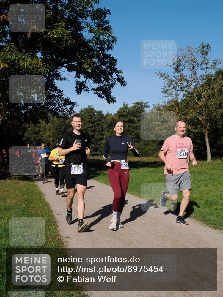 28.09.2025 - 33. Volkslauf durch das schöne Alstertal Fabian Wolf http://msf.ph/oto/8975454 28.09.2025 10:36:41 Laufen 3281, 3409, 323, 3413 meine-sportfotos.de