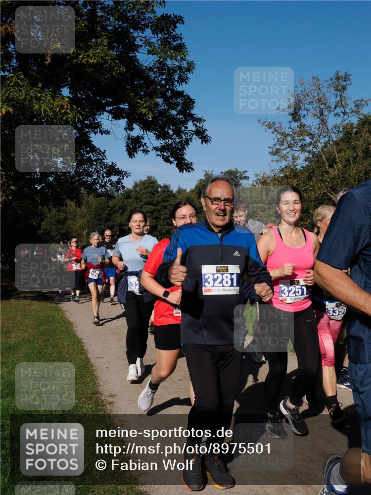 28.09.2025 - 33. Volkslauf durch das schöne Alstertal Fabian Wolf http://msf.ph/oto/8975501 28.09.2025 10:36:47 Laufen 3126, 3281, 3251, 13350 meine-sportfotos.de