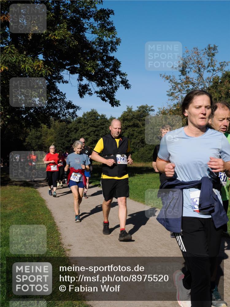 28.09.2025 - 33. Volkslauf durch das schöne Alstertal Fabian Wolf http://msf.ph/oto/8975520 28.09.2025 10:36:48 Laufen 3289, 3126, 3239, 37 meine-sportfotos.de