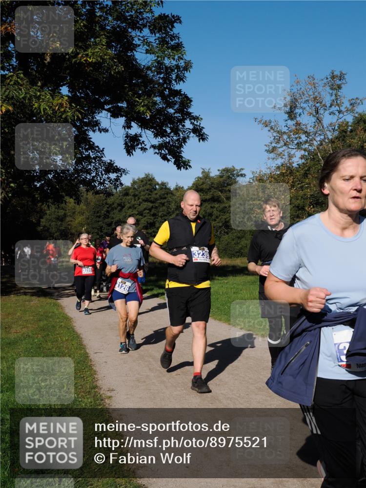 28.09.2025 - 33. Volkslauf durch das schöne Alstertal Fabian Wolf http://msf.ph/oto/8975521 28.09.2025 10:36:48 Laufen 3289, 3126, 3239 meine-sportfotos.de