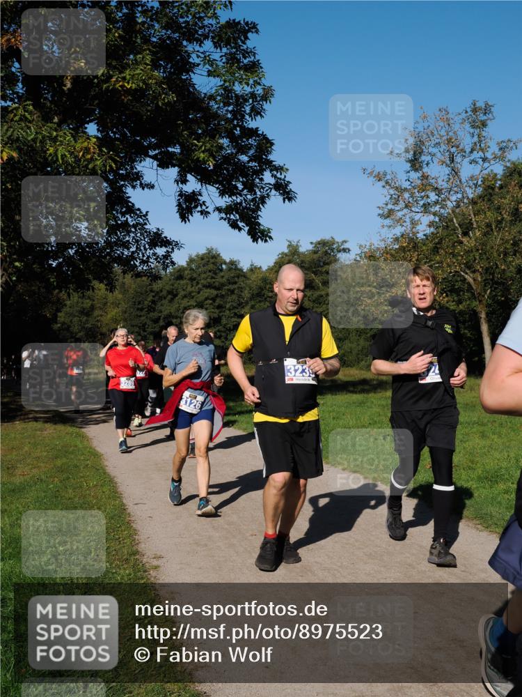 28.09.2025 - 33. Volkslauf durch das schöne Alstertal Fabian Wolf http://msf.ph/oto/8975523 28.09.2025 10:36:48 Laufen 3289, 3126, 3239 meine-sportfotos.de