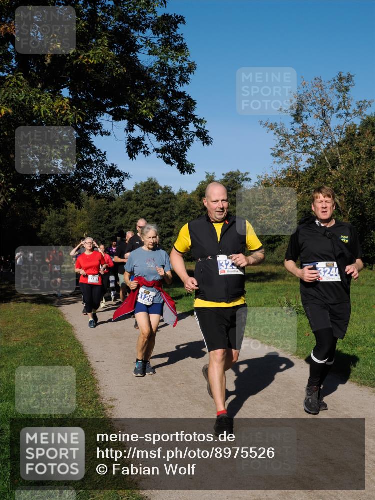 28.09.2025 - 33. Volkslauf durch das schöne Alstertal Fabian Wolf http://msf.ph/oto/8975526 28.09.2025 10:36:49 Laufen 3289, 3126, 323, 3240 meine-sportfotos.de