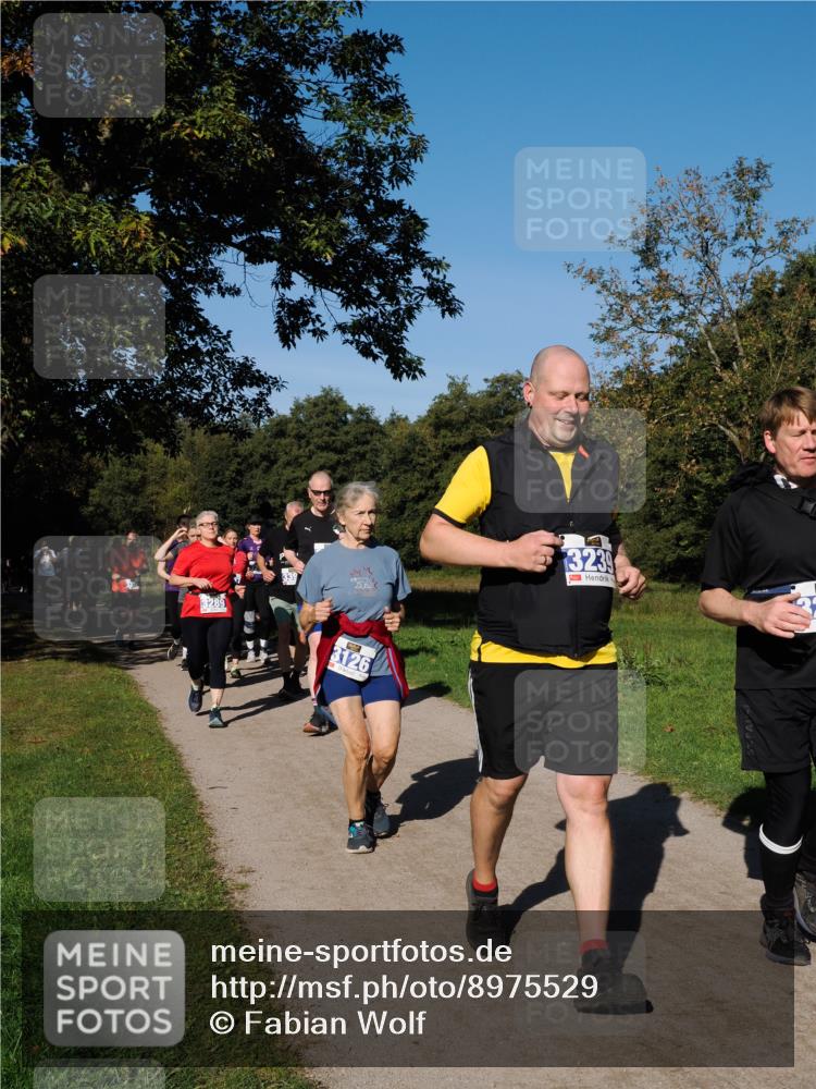 28.09.2025 - 33. Volkslauf durch das schöne Alstertal Fabian Wolf http://msf.ph/oto/8975529 28.09.2025 10:36:49 Laufen 3289, 3126, 3239 meine-sportfotos.de