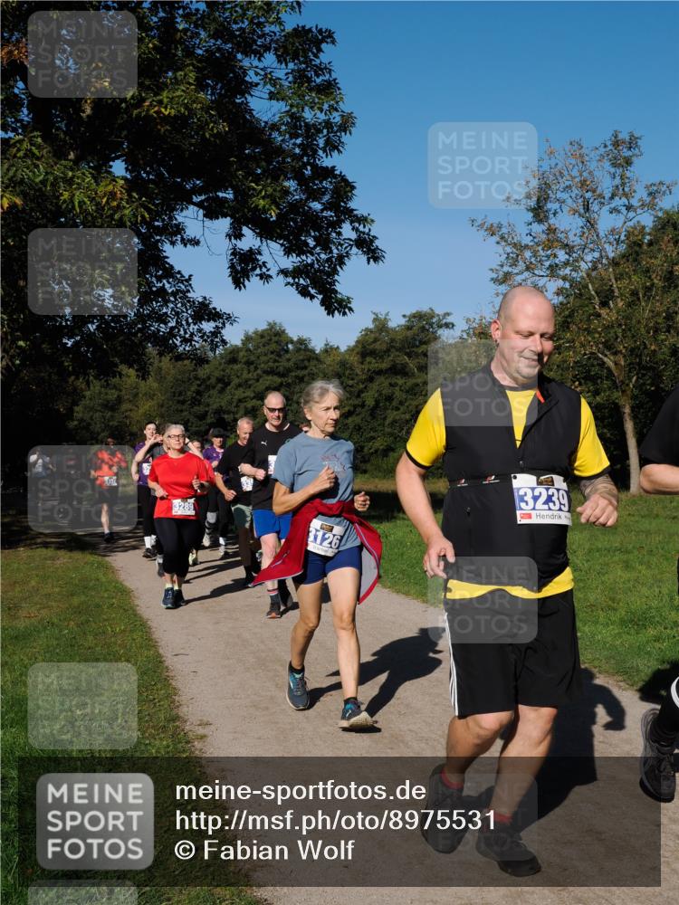 28.09.2025 - 33. Volkslauf durch das schöne Alstertal Fabian Wolf http://msf.ph/oto/8975531 28.09.2025 10:36:49 Laufen 3289, 3126, 3239 meine-sportfotos.de