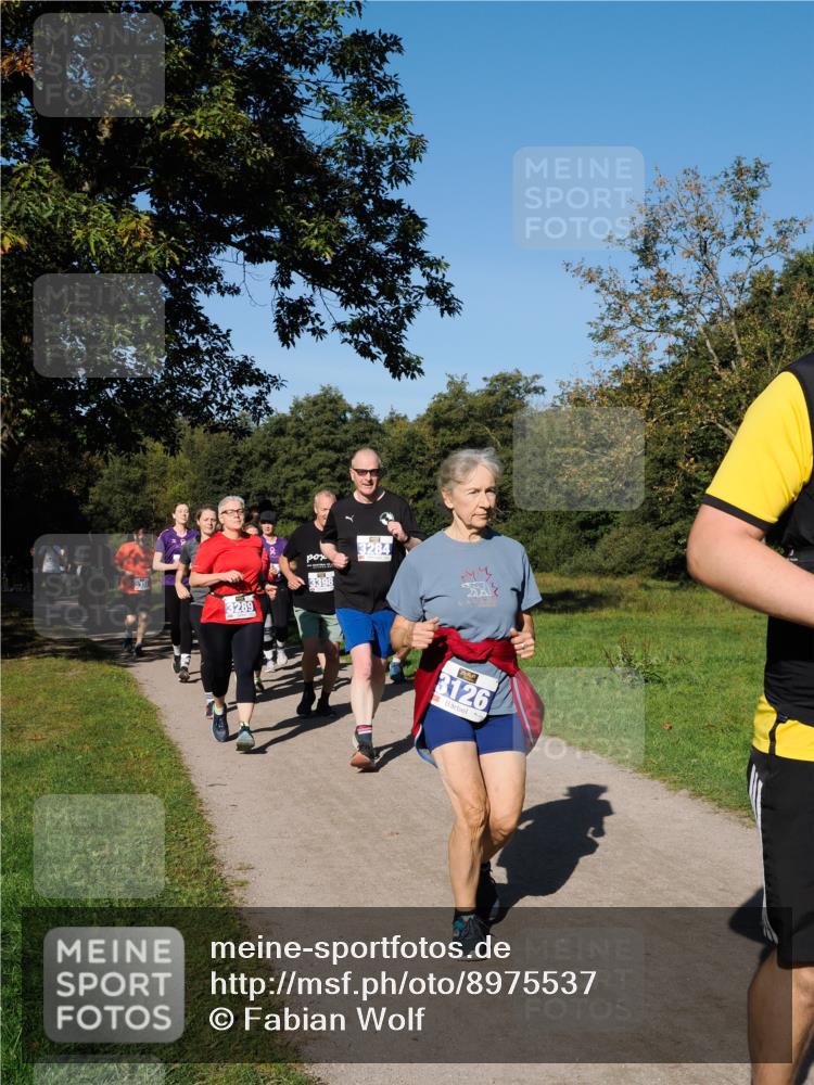28.09.2025 - 33. Volkslauf durch das schöne Alstertal Fabian Wolf http://msf.ph/oto/8975537 28.09.2025 10:36:50 Laufen 3289, 3398, 3284, 3126 meine-sportfotos.de