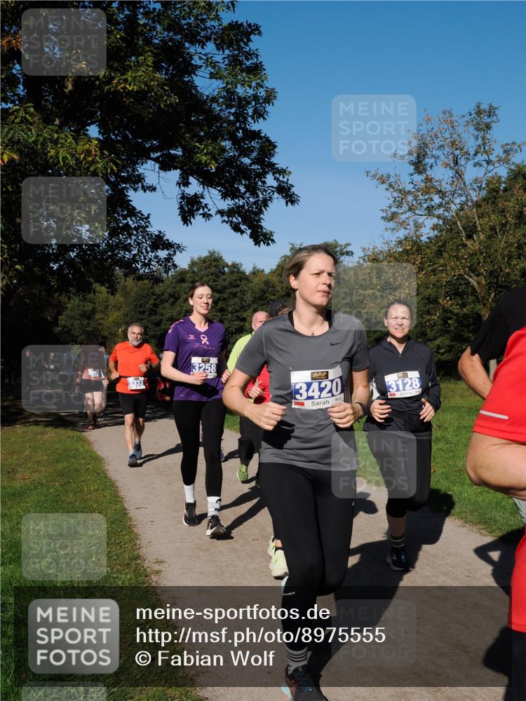 28.09.2025 - 33. Volkslauf durch das schöne Alstertal Fabian Wolf http://msf.ph/oto/8975555 28.09.2025 10:36:53 Laufen 3073, 3332, 2, 3258, 3420, 3128 meine-sportfotos.de