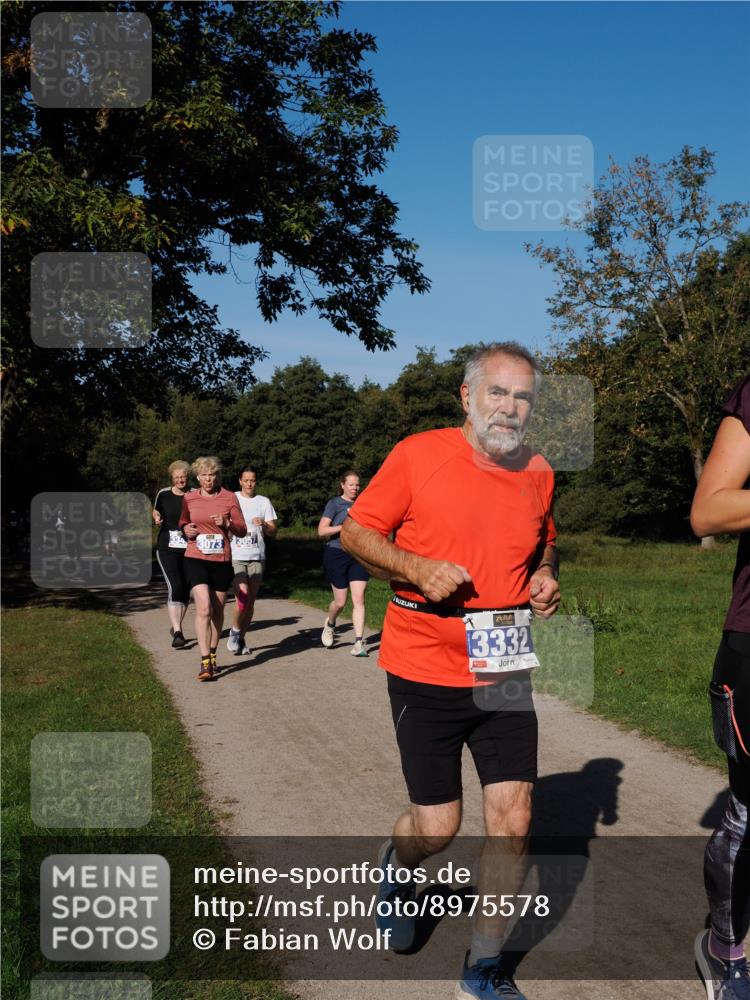 28.09.2025 - 33. Volkslauf durch das schöne Alstertal Fabian Wolf http://msf.ph/oto/8975578 28.09.2025 10:36:56 Laufen 3073, 3057, 3332, 4 meine-sportfotos.de