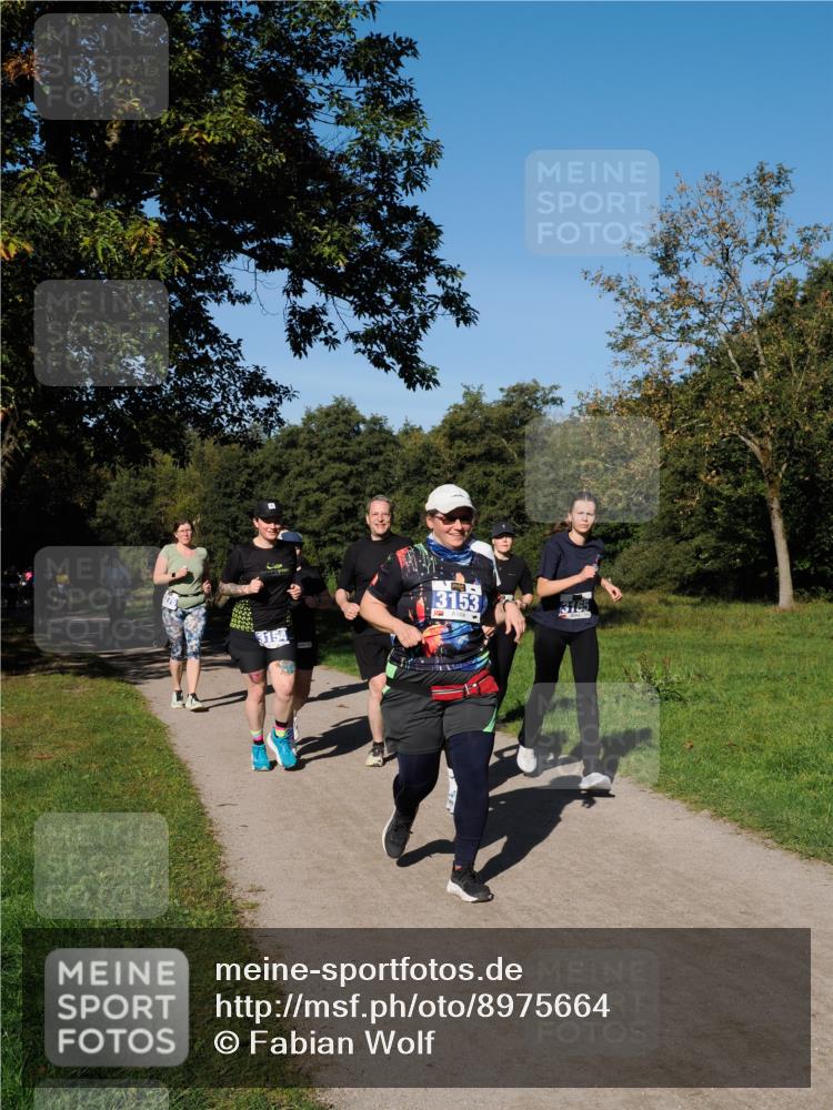 28.09.2025 - 33. Volkslauf durch das schöne Alstertal Fabian Wolf http://msf.ph/oto/8975664 28.09.2025 10:37:13 Laufen 3153, 3154 meine-sportfotos.de
