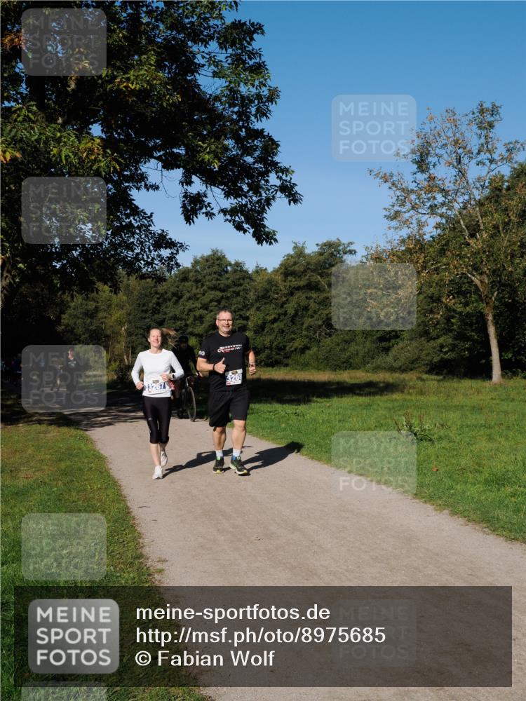 28.09.2025 - 33. Volkslauf durch das schöne Alstertal Fabian Wolf http://msf.ph/oto/8975685 28.09.2025 10:37:19 Laufen 3267, 3268 meine-sportfotos.de
