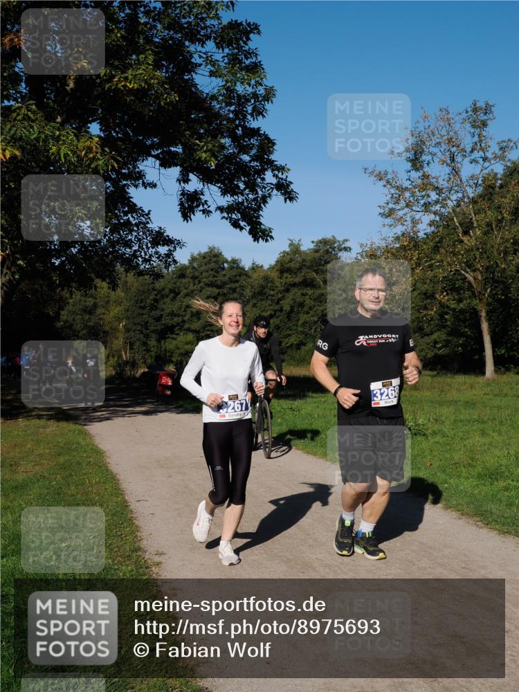 28.09.2025 - 33. Volkslauf durch das schöne Alstertal Fabian Wolf http://msf.ph/oto/8975693 28.09.2025 10:37:21 Laufen 3267, 3268 meine-sportfotos.de