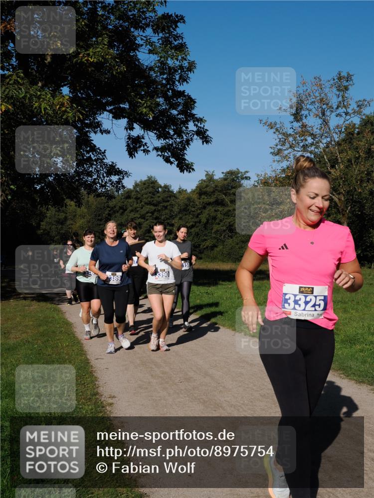 28.09.2025 - 33. Volkslauf durch das schöne Alstertal Fabian Wolf http://msf.ph/oto/8975754 28.09.2025 10:37:43 Laufen 6389, 3390, 3325 meine-sportfotos.de