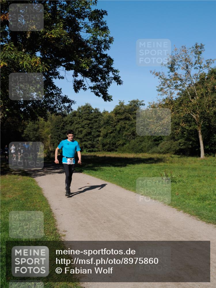 28.09.2025 - 33. Volkslauf durch das schöne Alstertal Fabian Wolf http://msf.ph/oto/8975860 28.09.2025 10:38:14 Laufen 3359 meine-sportfotos.de