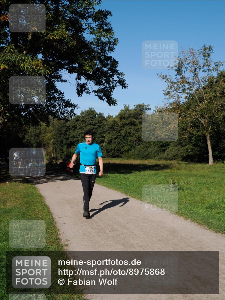28.09.2025 - 33. Volkslauf durch das schöne Alstertal Fabian Wolf http://msf.ph/oto/8975868 28.09.2025 10:38:15 Laufen 3359 meine-sportfotos.de