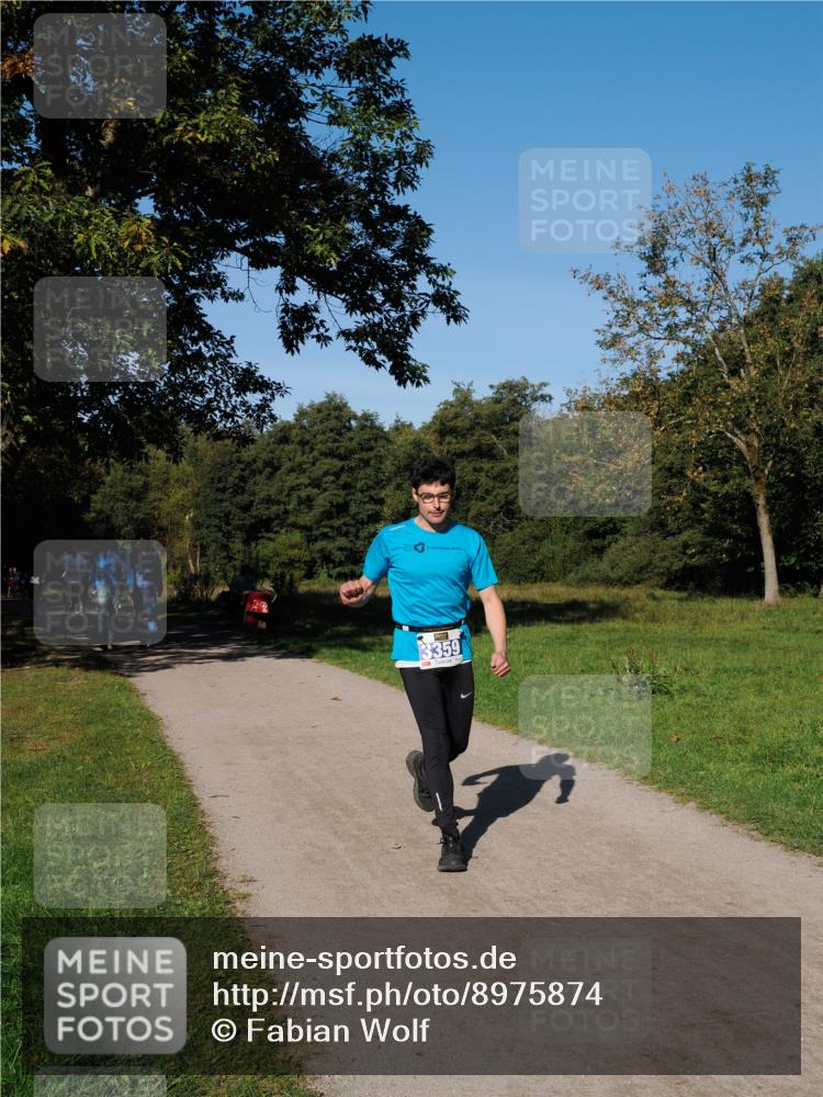 28.09.2025 - 33. Volkslauf durch das schöne Alstertal Fabian Wolf http://msf.ph/oto/8975874 28.09.2025 10:38:16 Laufen 3359 meine-sportfotos.de