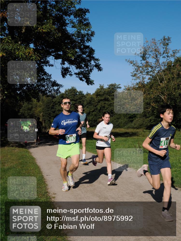 28.09.2025 - 33. Volkslauf durch das schöne Alstertal Fabian Wolf http://msf.ph/oto/8975992 28.09.2025 10:38:43 Laufen 163, 411 meine-sportfotos.de