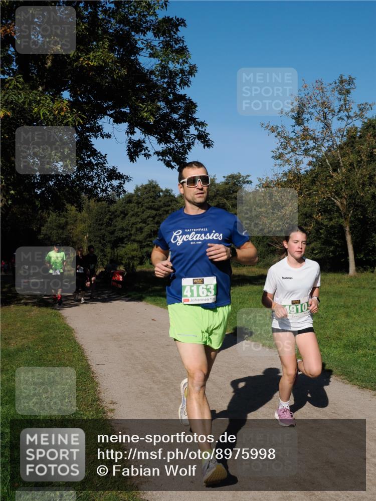 28.09.2025 - 33. Volkslauf durch das schöne Alstertal Fabian Wolf http://msf.ph/oto/8975998 28.09.2025 10:38:44 Laufen 1996, 4163, 1910 meine-sportfotos.de