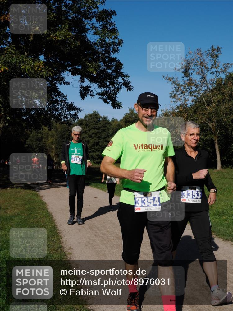 28.09.2025 - 33. Volkslauf durch das schöne Alstertal Fabian Wolf http://msf.ph/oto/8976031 28.09.2025 10:38:52 Laufen 3192, 1922, 1922, 3354, 3353 meine-sportfotos.de
