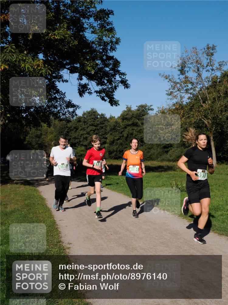 28.09.2025 - 33. Volkslauf durch das schöne Alstertal Fabian Wolf http://msf.ph/oto/8976140 28.09.2025 10:39:11 Laufen 4165, 4184, 4918 meine-sportfotos.de