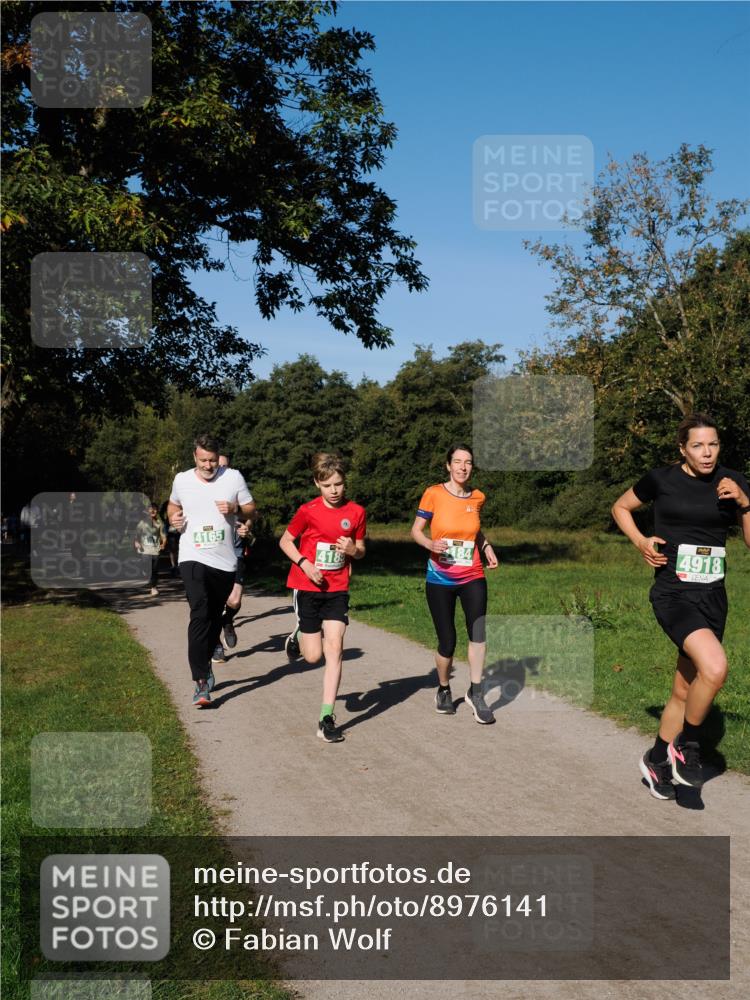 28.09.2025 - 33. Volkslauf durch das schöne Alstertal Fabian Wolf http://msf.ph/oto/8976141 28.09.2025 10:39:11 Laufen 4165, 4185, 4918 meine-sportfotos.de