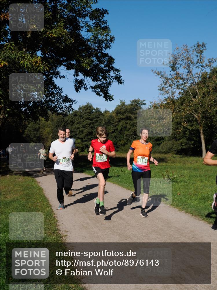 28.09.2025 - 33. Volkslauf durch das schöne Alstertal Fabian Wolf http://msf.ph/oto/8976143 28.09.2025 10:39:11 Laufen 4185, 4184, 4165 meine-sportfotos.de