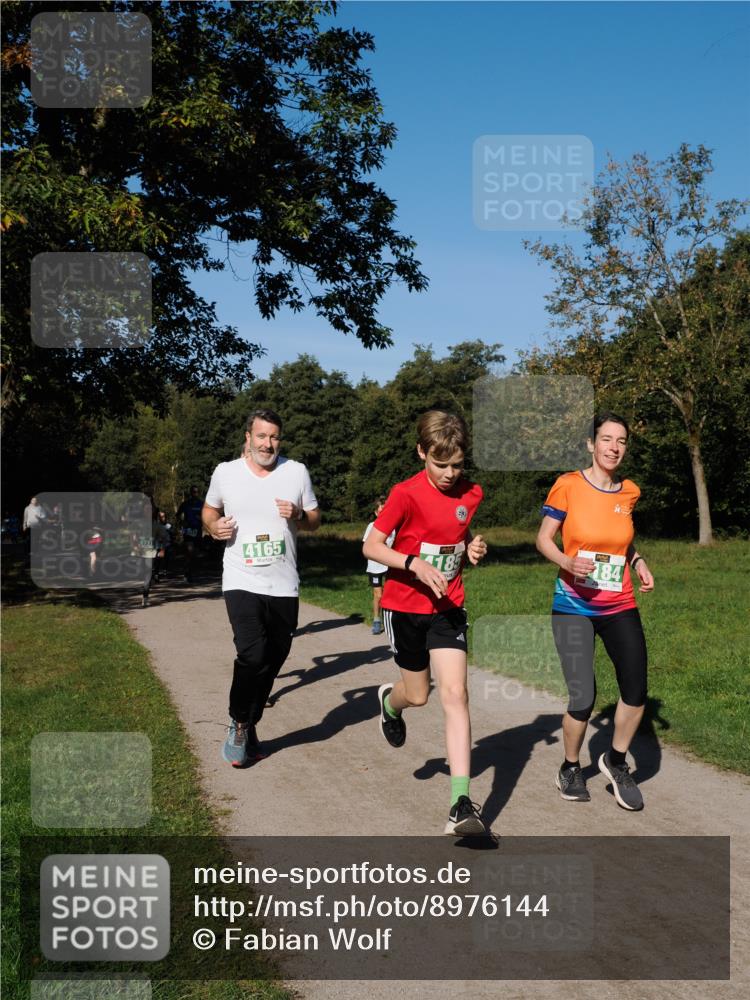 28.09.2025 - 33. Volkslauf durch das schöne Alstertal Fabian Wolf http://msf.ph/oto/8976144 28.09.2025 10:39:11 Laufen 4165, 185, 184 meine-sportfotos.de