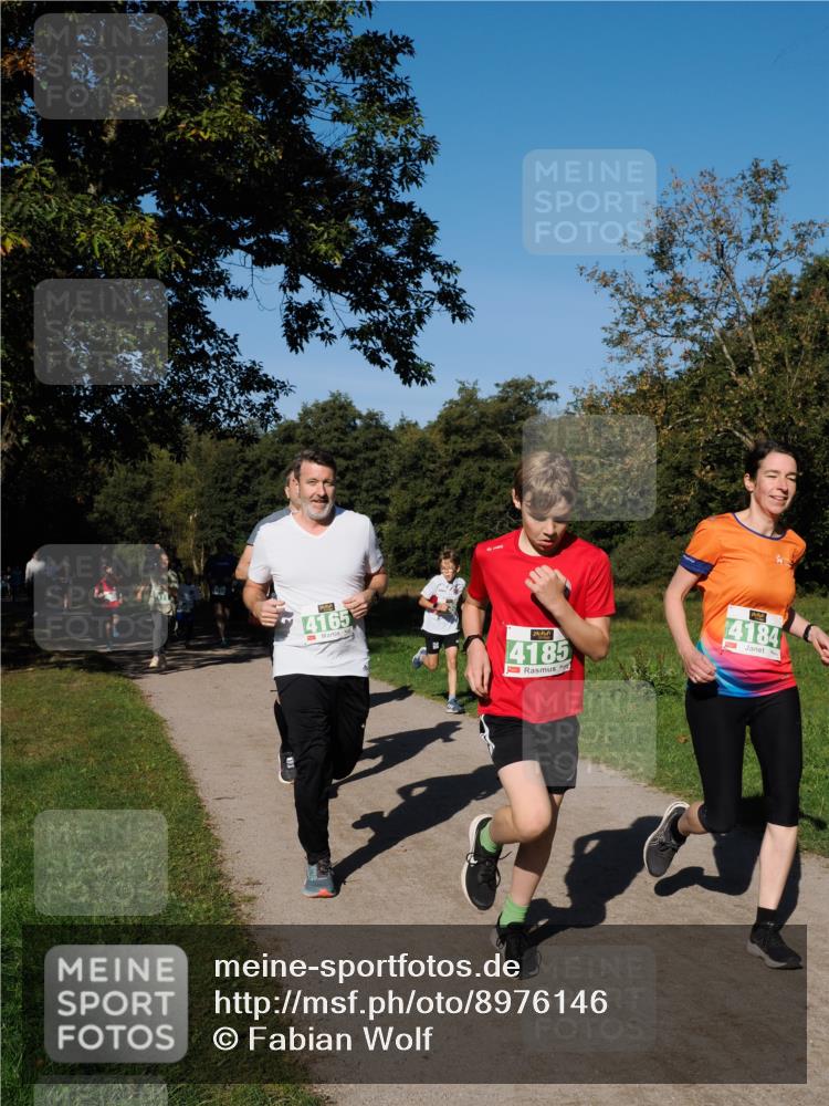 28.09.2025 - 33. Volkslauf durch das schöne Alstertal Fabian Wolf http://msf.ph/oto/8976146 28.09.2025 10:39:12 Laufen 4165, 4185, 4184 meine-sportfotos.de