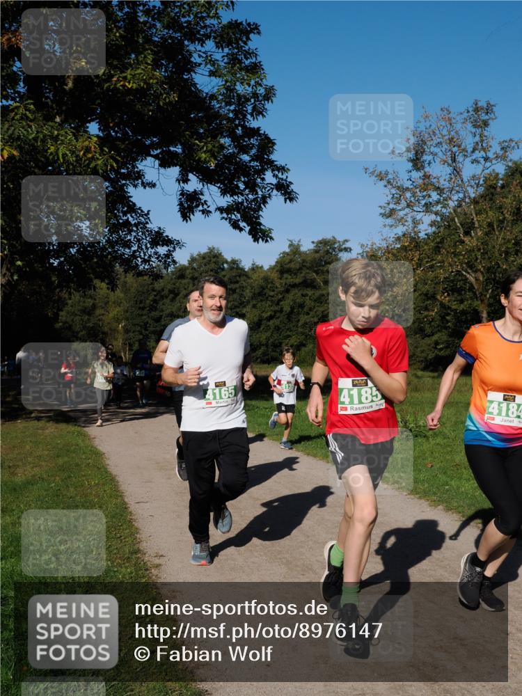 28.09.2025 - 33. Volkslauf durch das schöne Alstertal Fabian Wolf http://msf.ph/oto/8976147 28.09.2025 10:39:12 Laufen 4165, 4185, 4184 meine-sportfotos.de