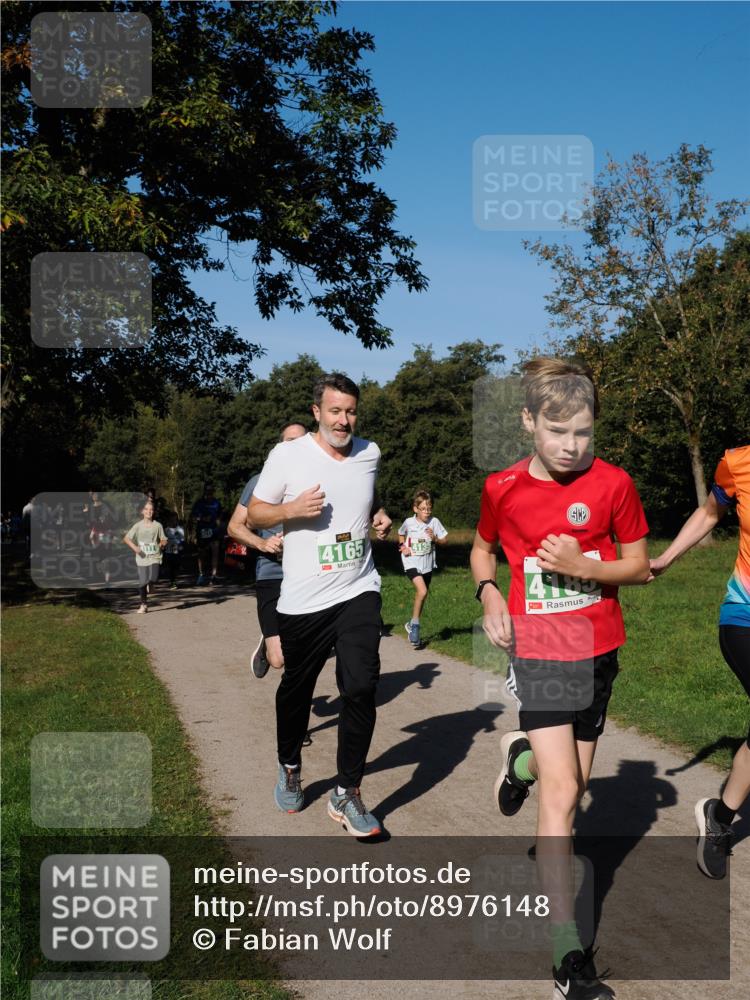 28.09.2025 - 33. Volkslauf durch das schöne Alstertal Fabian Wolf http://msf.ph/oto/8976148 28.09.2025 10:39:12 Laufen 18, 4165, 4185 meine-sportfotos.de