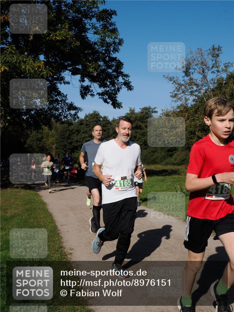 28.09.2025 - 33. Volkslauf durch das schöne Alstertal Fabian Wolf http://msf.ph/oto/8976151 28.09.2025 10:39:12 Laufen 4165, 418 meine-sportfotos.de