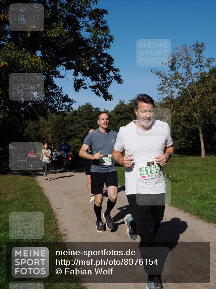 28.09.2025 - 33. Volkslauf durch das schöne Alstertal Fabian Wolf http://msf.ph/oto/8976154 28.09.2025 10:39:12 Laufen 4111, 4924, 4165 meine-sportfotos.de