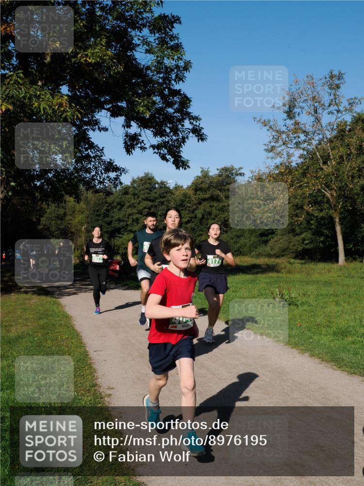 28.09.2025 - 33. Volkslauf durch das schöne Alstertal Fabian Wolf http://msf.ph/oto/8976195 28.09.2025 10:39:17 Laufen 4077, 614, 4177 meine-sportfotos.de