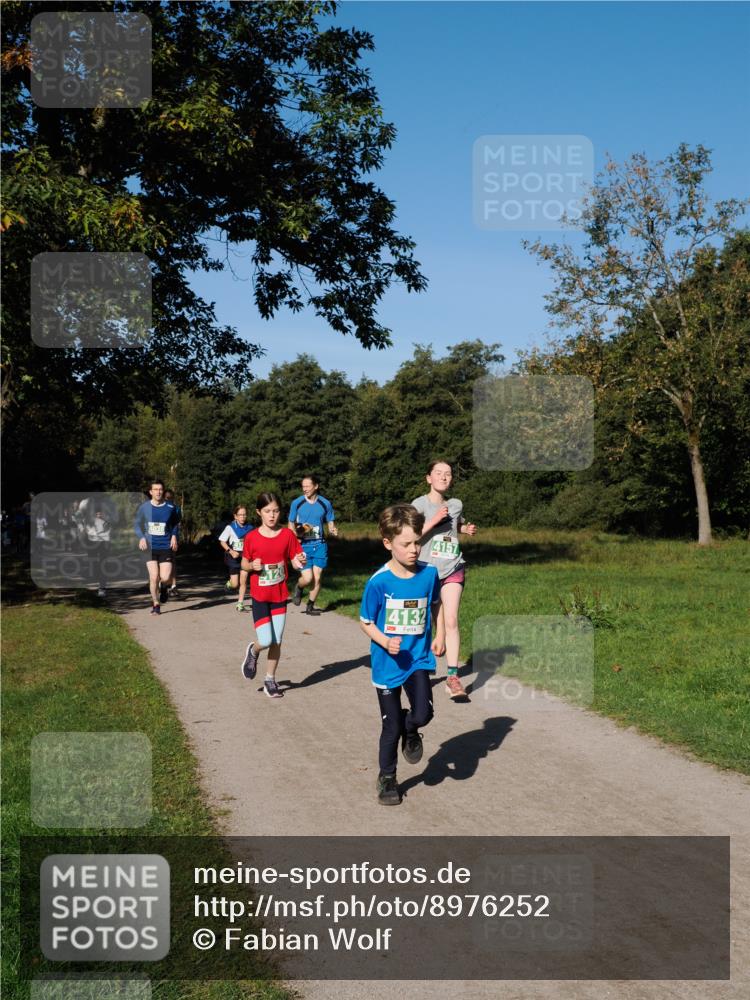 28.09.2025 - 33. Volkslauf durch das schöne Alstertal Fabian Wolf http://msf.ph/oto/8976252 28.09.2025 10:39:24 Laufen 4132, 4157 meine-sportfotos.de