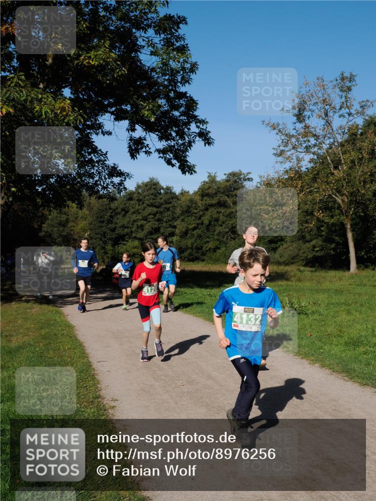 28.09.2025 - 33. Volkslauf durch das schöne Alstertal Fabian Wolf http://msf.ph/oto/8976256 28.09.2025 10:39:24 Laufen 4120, 4132 meine-sportfotos.de