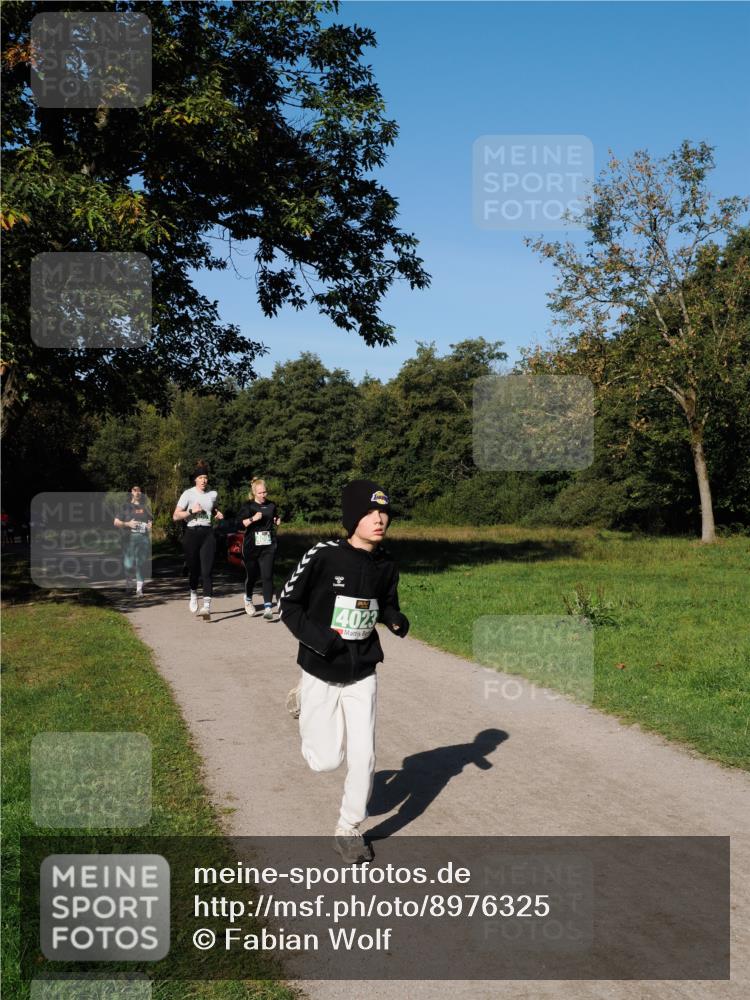 28.09.2025 - 33. Volkslauf durch das schöne Alstertal Fabian Wolf http://msf.ph/oto/8976325 28.09.2025 10:39:40 Laufen 4023 meine-sportfotos.de