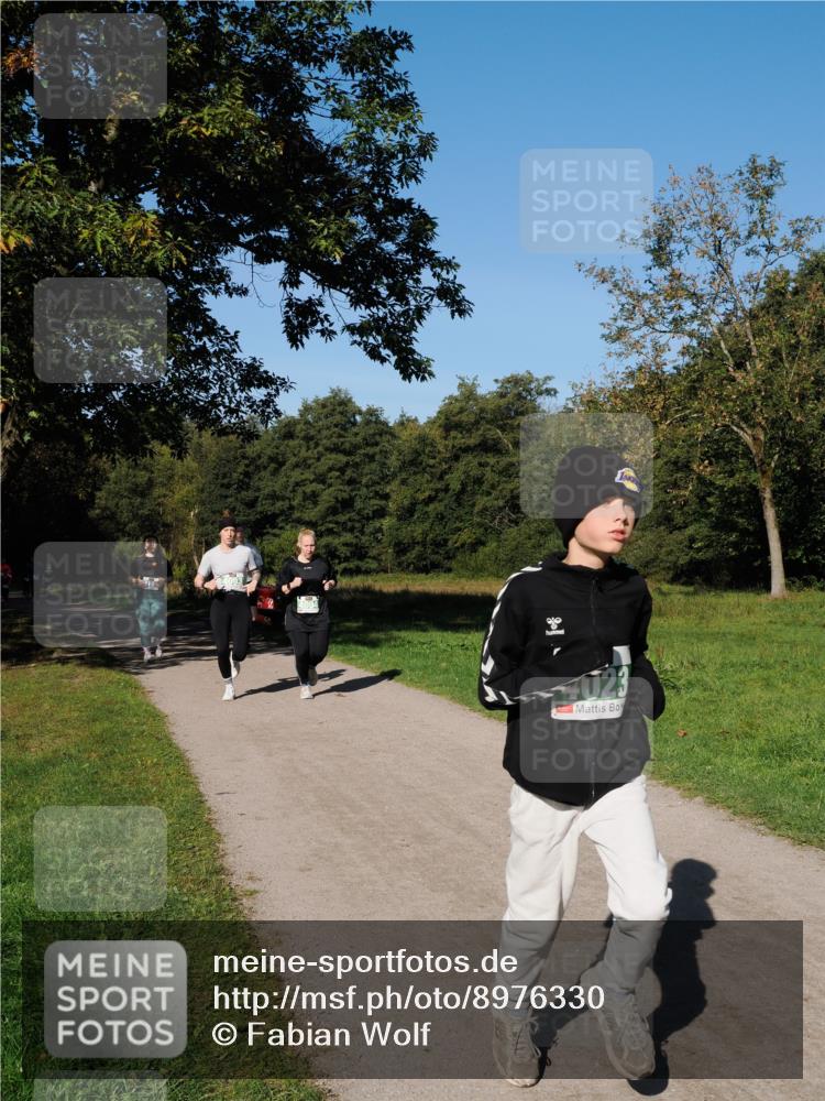 28.09.2025 - 33. Volkslauf durch das schöne Alstertal Fabian Wolf http://msf.ph/oto/8976330 28.09.2025 10:39:40 Laufen 023 meine-sportfotos.de