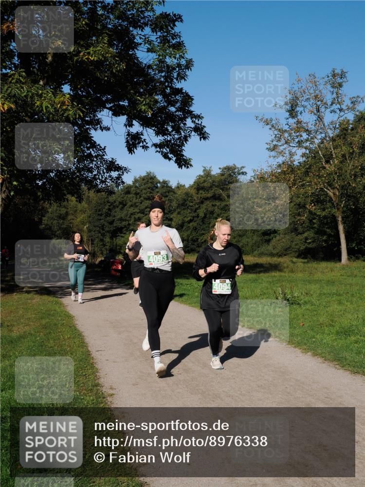 28.09.2025 - 33. Volkslauf durch das schöne Alstertal Fabian Wolf http://msf.ph/oto/8976338 28.09.2025 10:39:42 Laufen 4093, 4094 meine-sportfotos.de