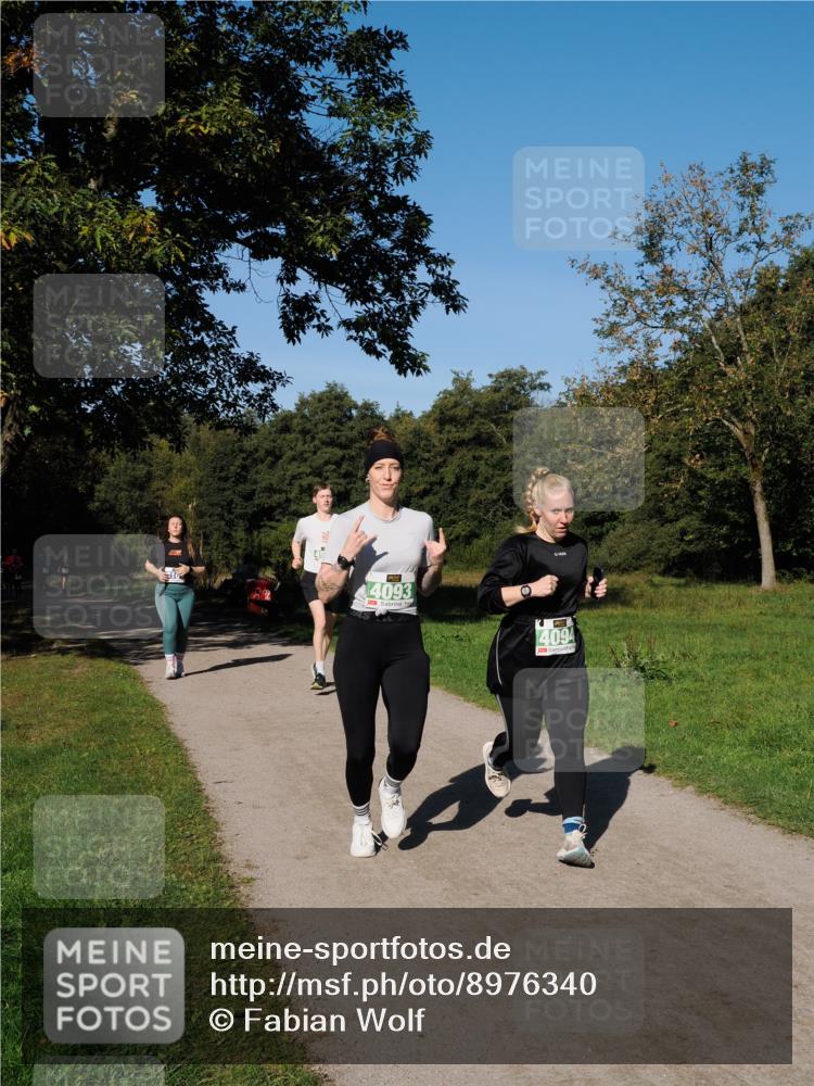 28.09.2025 - 33. Volkslauf durch das schöne Alstertal Fabian Wolf http://msf.ph/oto/8976340 28.09.2025 10:39:42 Laufen 10, 4093, 4094 meine-sportfotos.de