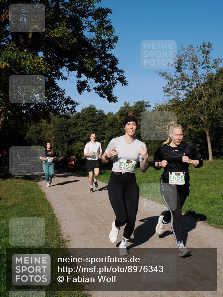 28.09.2025 - 33. Volkslauf durch das schöne Alstertal Fabian Wolf http://msf.ph/oto/8976343 28.09.2025 10:39:43 Laufen 4093, 4094 meine-sportfotos.de