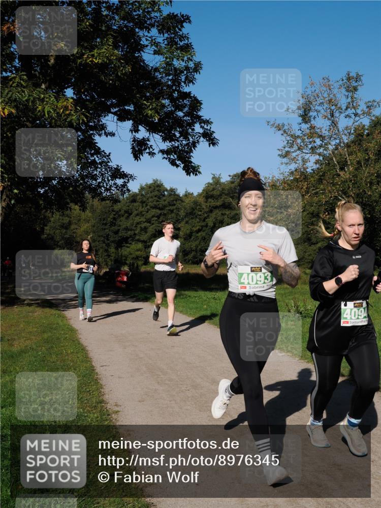 28.09.2025 - 33. Volkslauf durch das schöne Alstertal Fabian Wolf http://msf.ph/oto/8976345 28.09.2025 10:39:43 Laufen 4093, 4094 meine-sportfotos.de