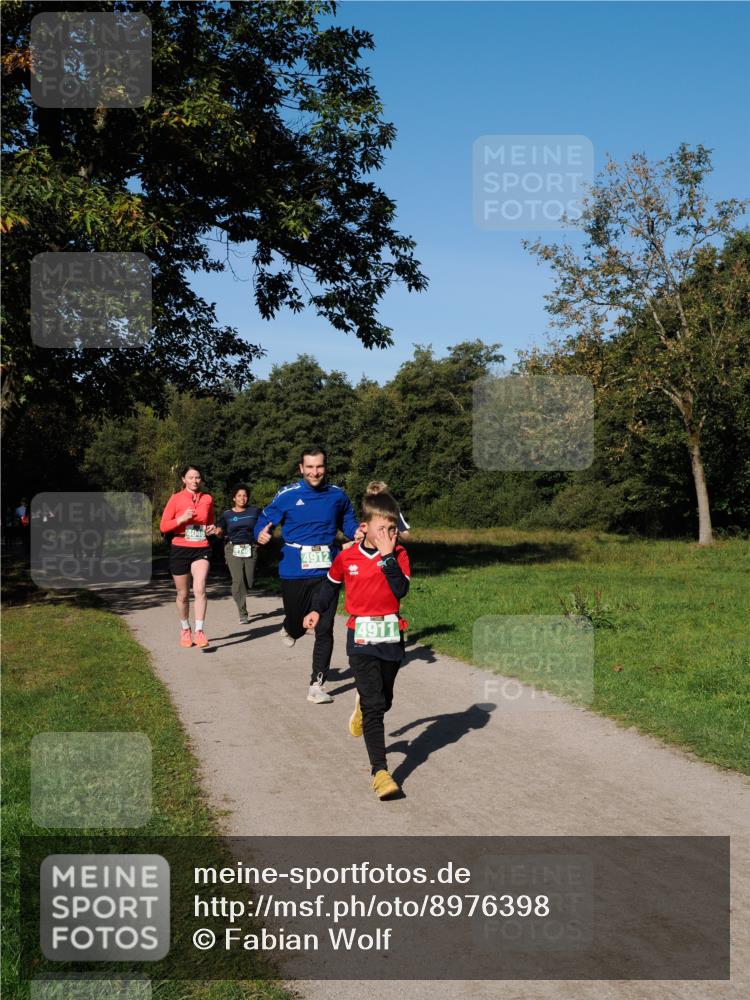 28.09.2025 - 33. Volkslauf durch das schöne Alstertal Fabian Wolf http://msf.ph/oto/8976398 28.09.2025 10:39:54 Laufen 4912, 4911 meine-sportfotos.de