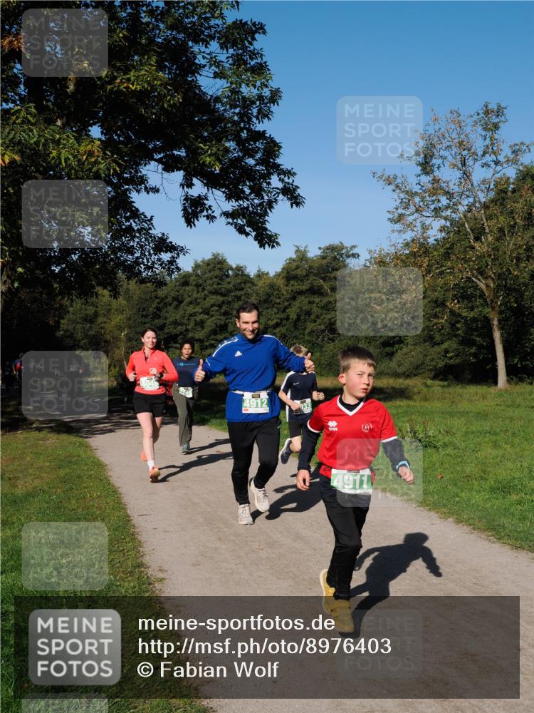 28.09.2025 - 33. Volkslauf durch das schöne Alstertal Fabian Wolf http://msf.ph/oto/8976403 28.09.2025 10:39:55 Laufen 4912, 4911 meine-sportfotos.de