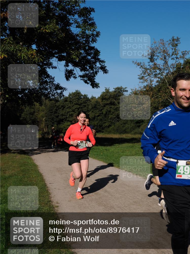 28.09.2025 - 33. Volkslauf durch das schöne Alstertal Fabian Wolf http://msf.ph/oto/8976417 28.09.2025 10:39:56 Laufen 046, 49 meine-sportfotos.de