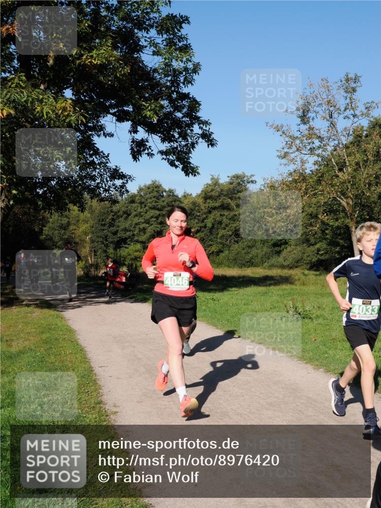 28.09.2025 - 33. Volkslauf durch das schöne Alstertal Fabian Wolf http://msf.ph/oto/8976420 28.09.2025 10:39:56 Laufen 4046, 4033 meine-sportfotos.de